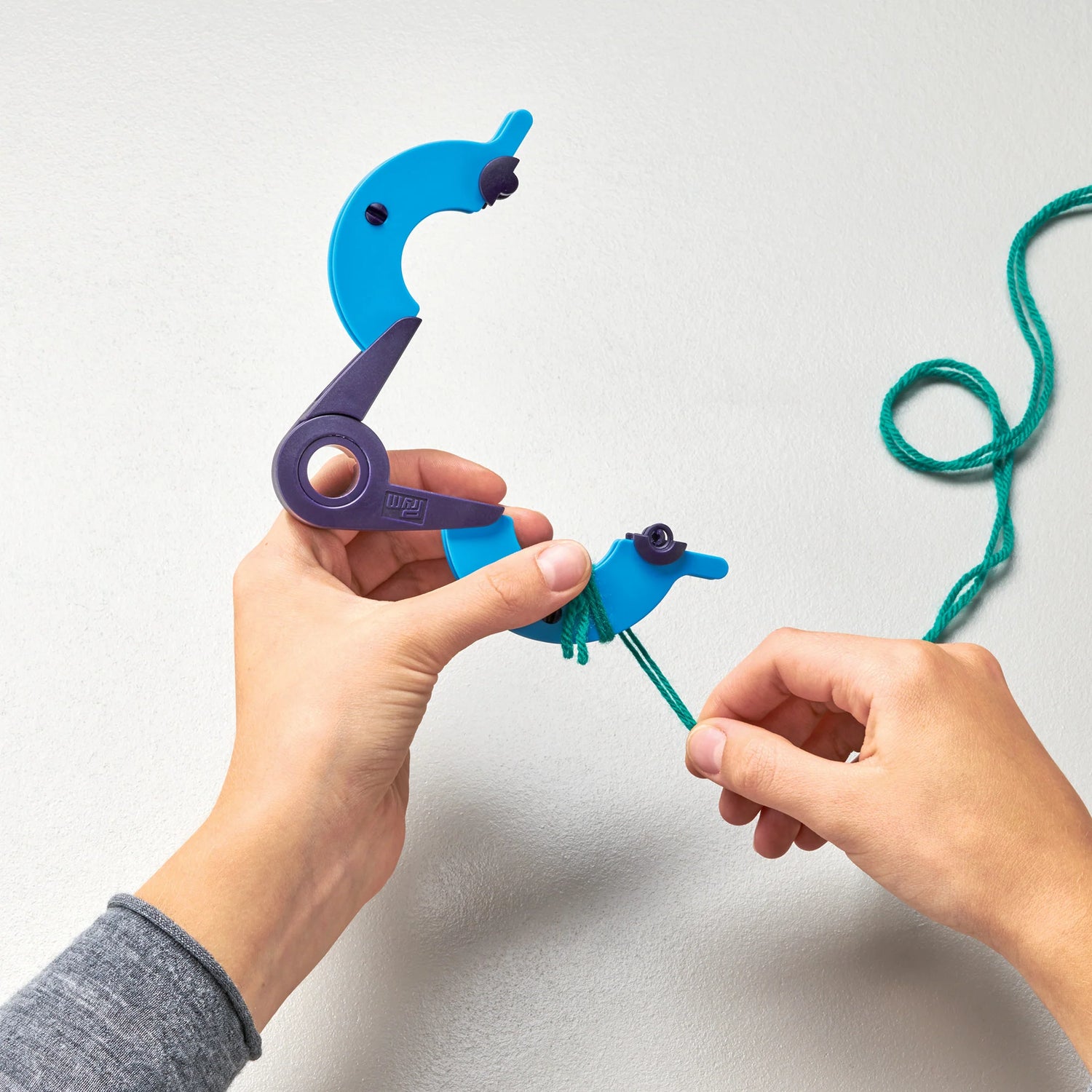 2-in-1 Pompom Maker