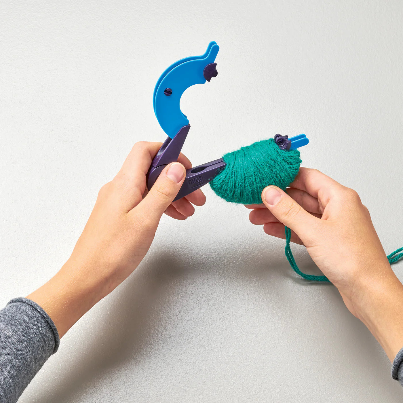 2-in-1 Pompom Maker